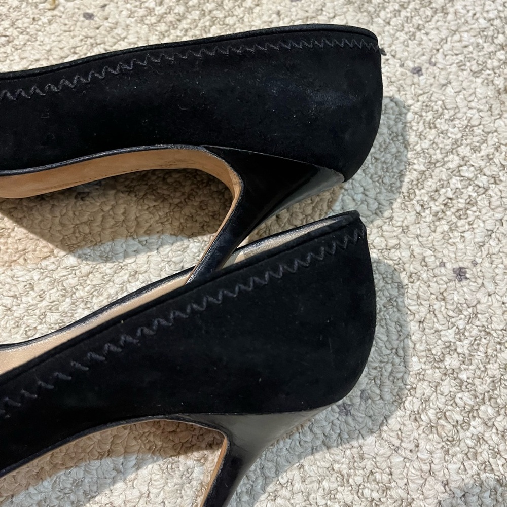 Manolo Blahnik Suede Pointed Toe Pumps. - Picture 15 of 15